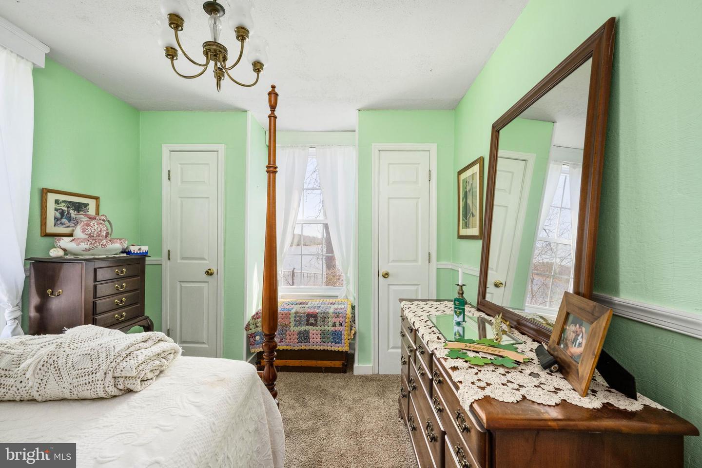 993 Edge Hill Property Photo 38