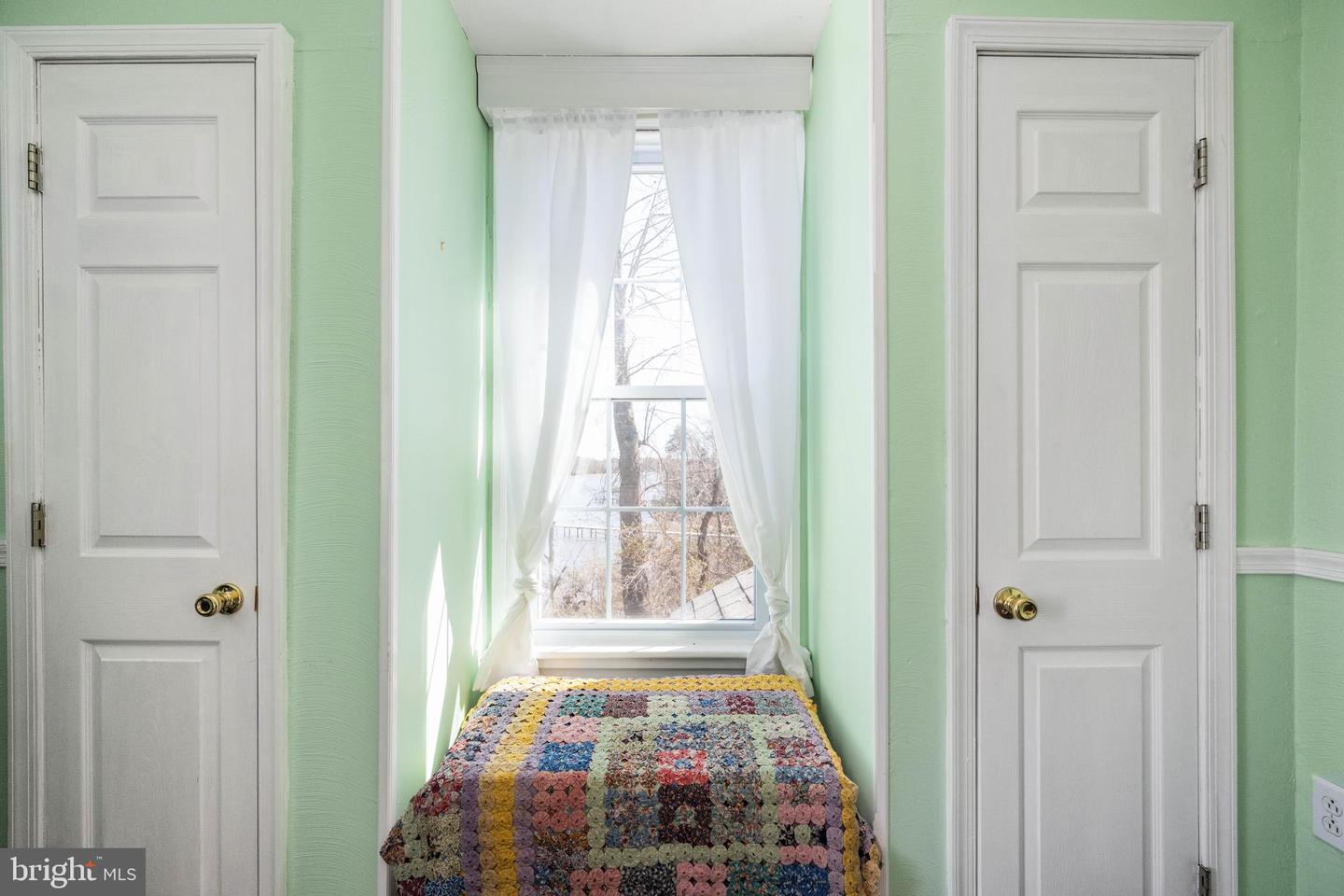 993 Edge Hill Property Photo 39