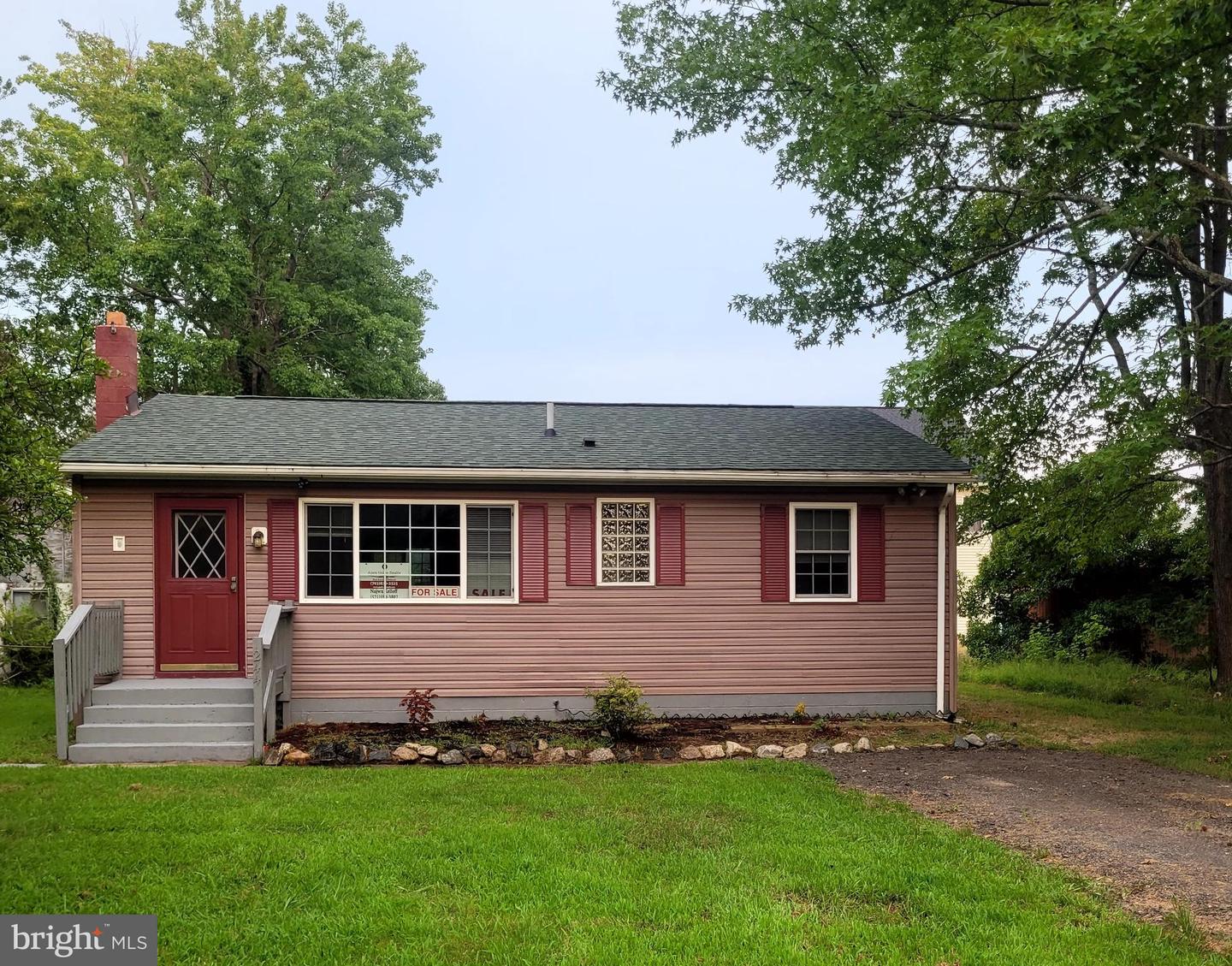 244 6th St Property Photo 1