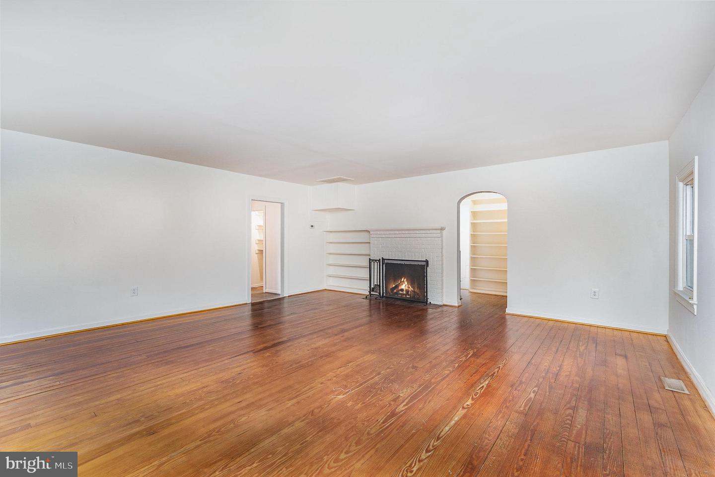 143 5th St Property Photo 6