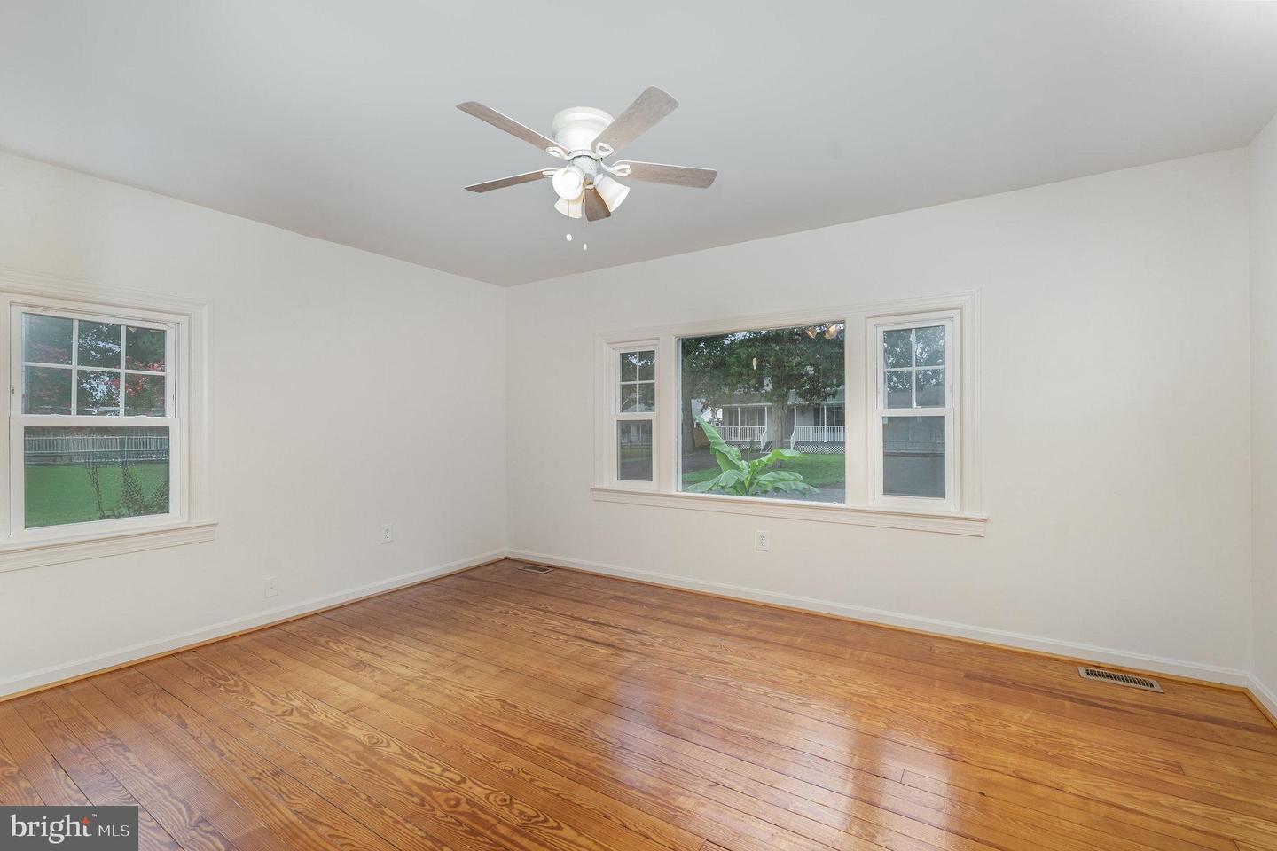 143 5th St Property Photo 14