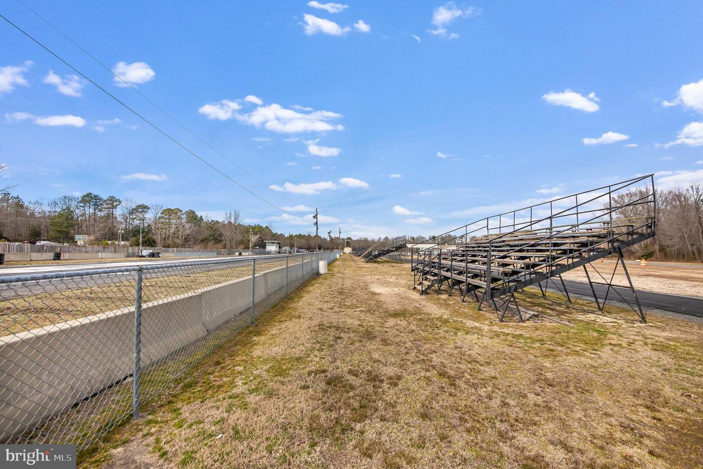 2035 James Monroe Property Photo 23