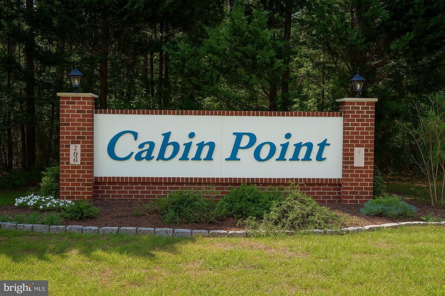 100 Canoe Pl Property Photo 4