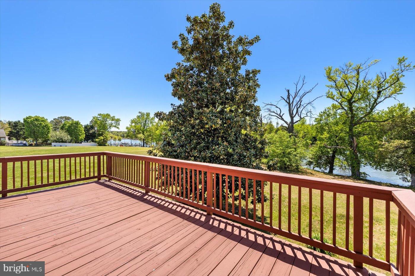 198 Canoe Pl Property Photo 13