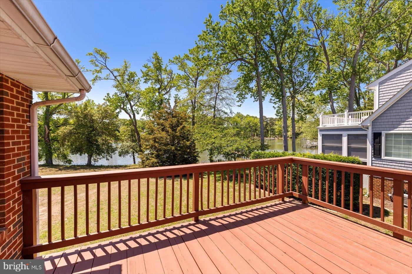 198 Canoe Pl Property Photo 15