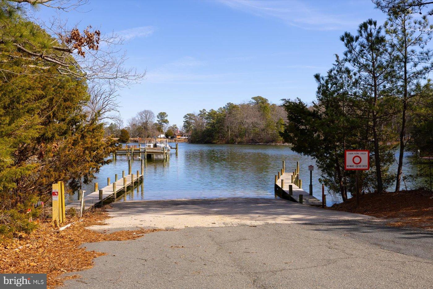 198 Canoe Pl Property Photo 30