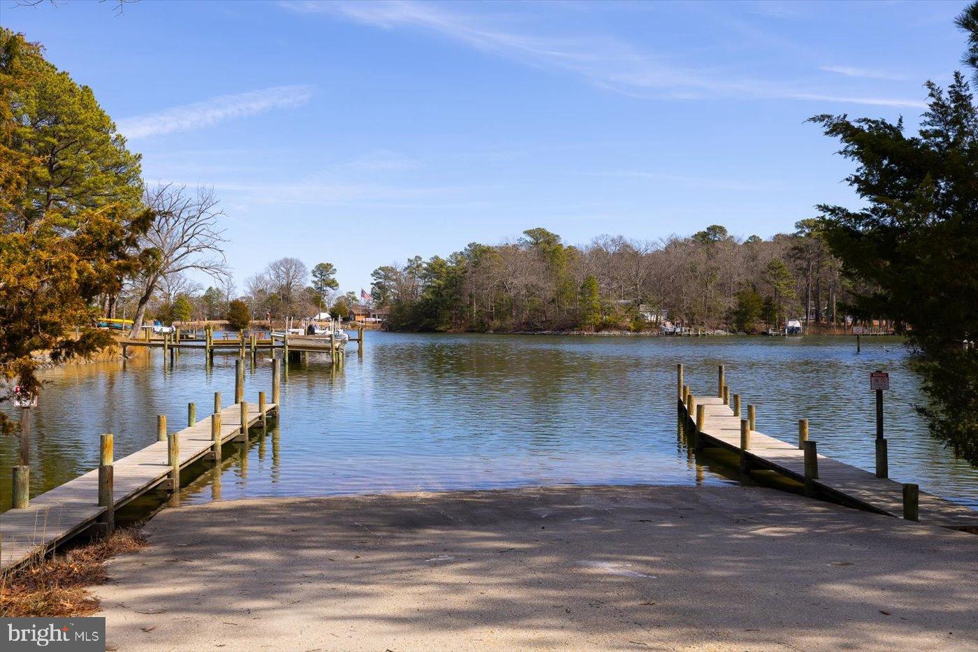 198 Canoe Pl Property Photo 31