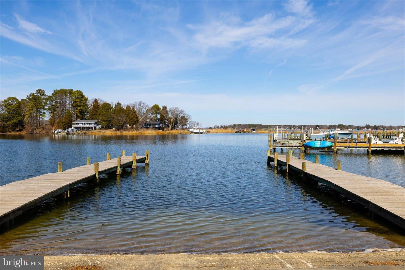 198 Canoe Pl Property Photo 33