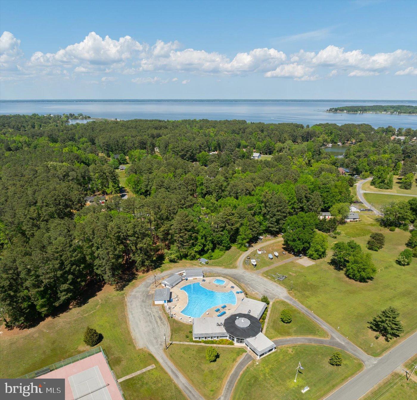 198 Canoe Pl Property Photo 36
