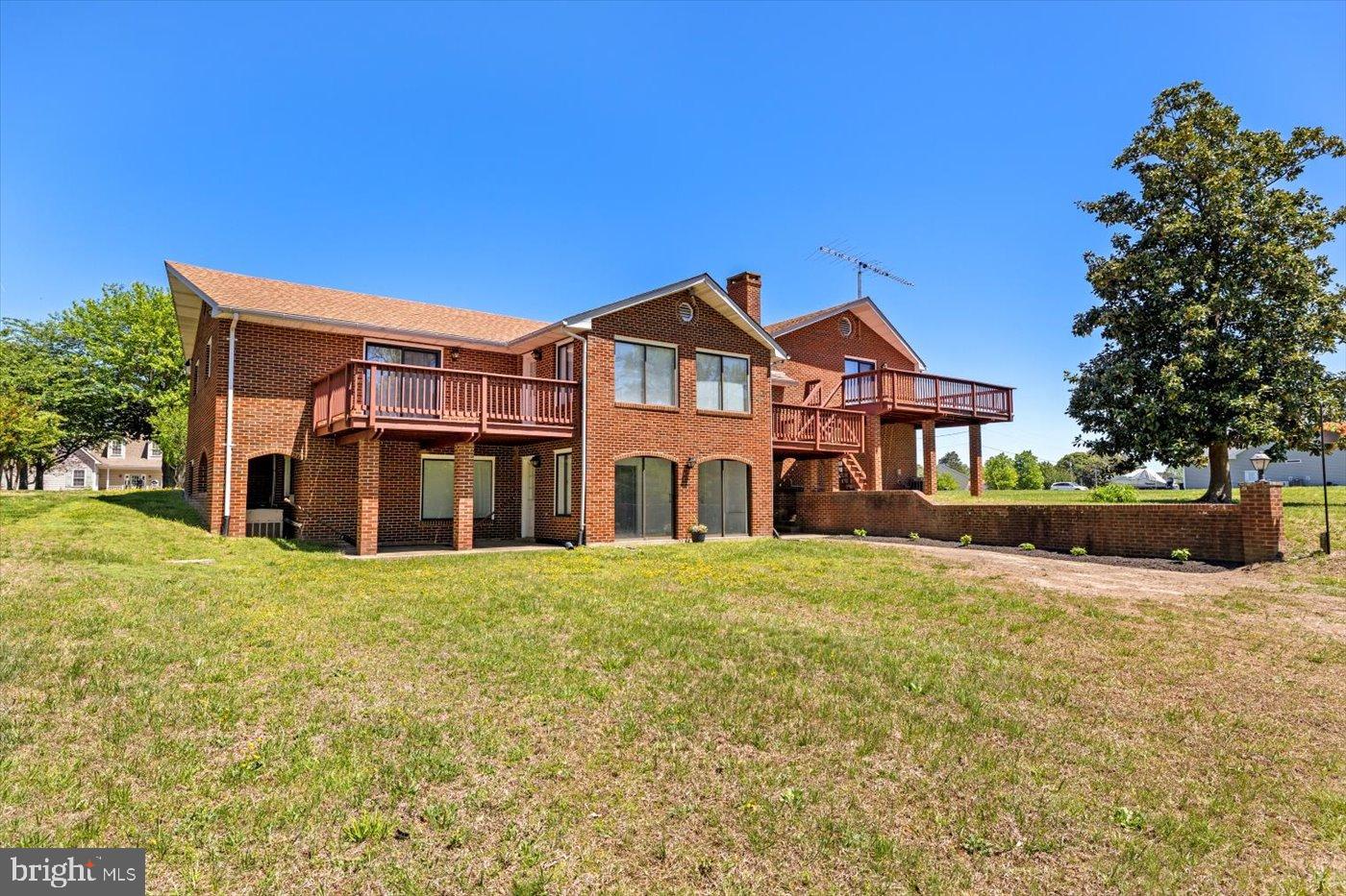 198 Canoe Pl Property Photo 49