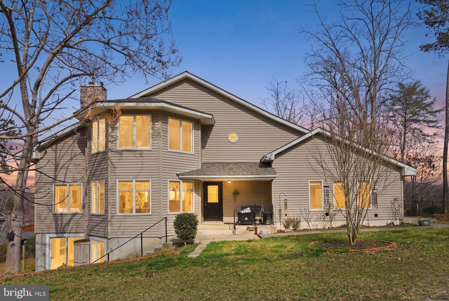 115 WATERSIDE LN