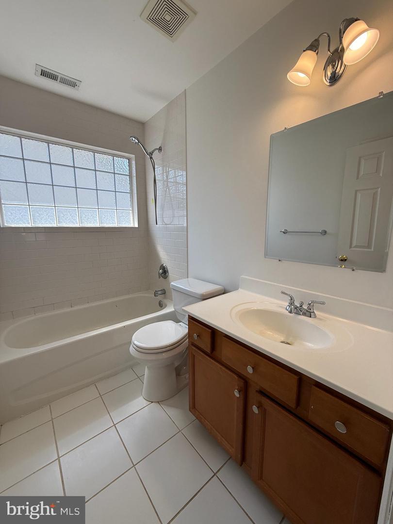 238 5th St Property Photo 16