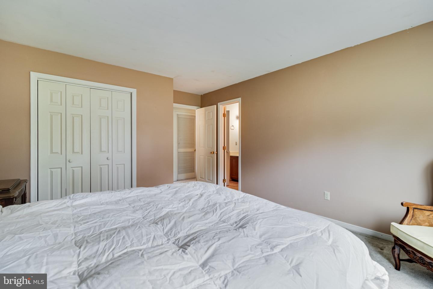899 N Glebe Rd Property Photo 16
