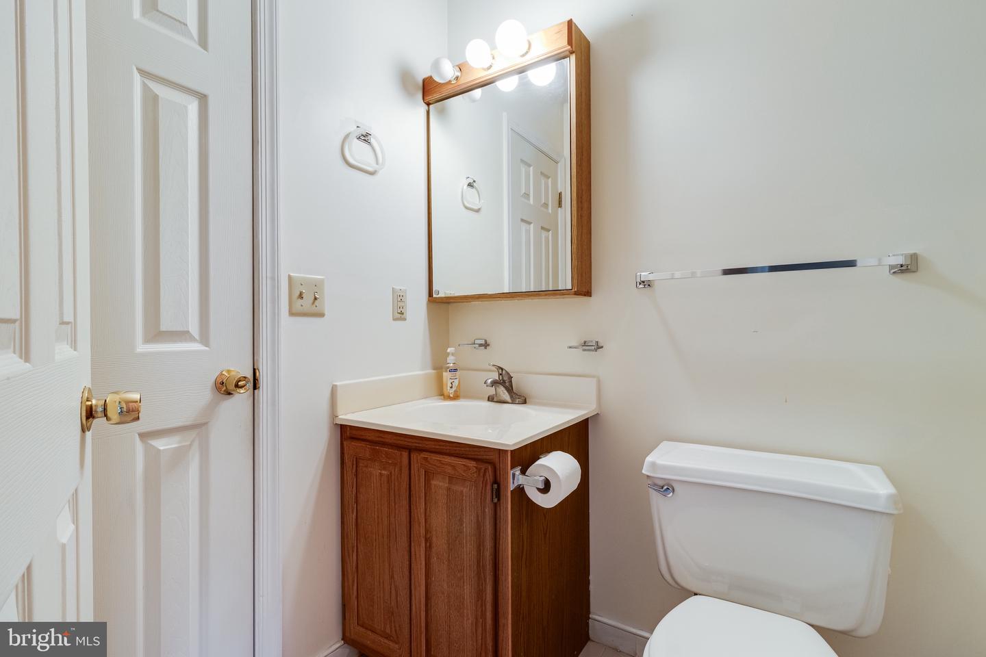 899 N Glebe Rd Property Photo 17
