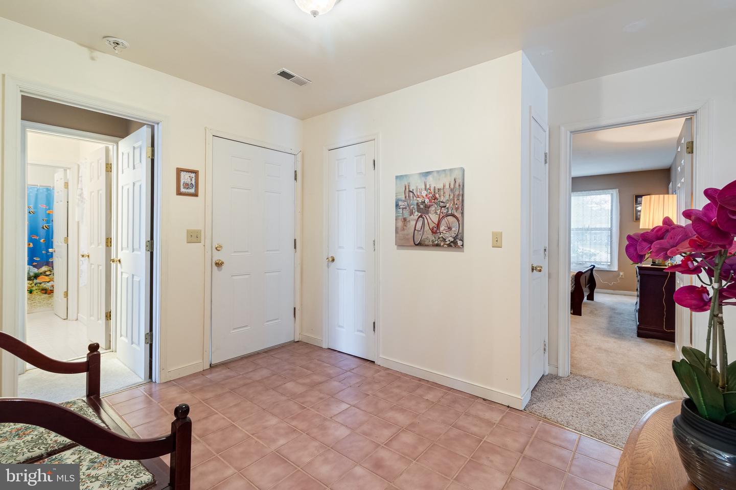899 N Glebe Rd Property Photo 19