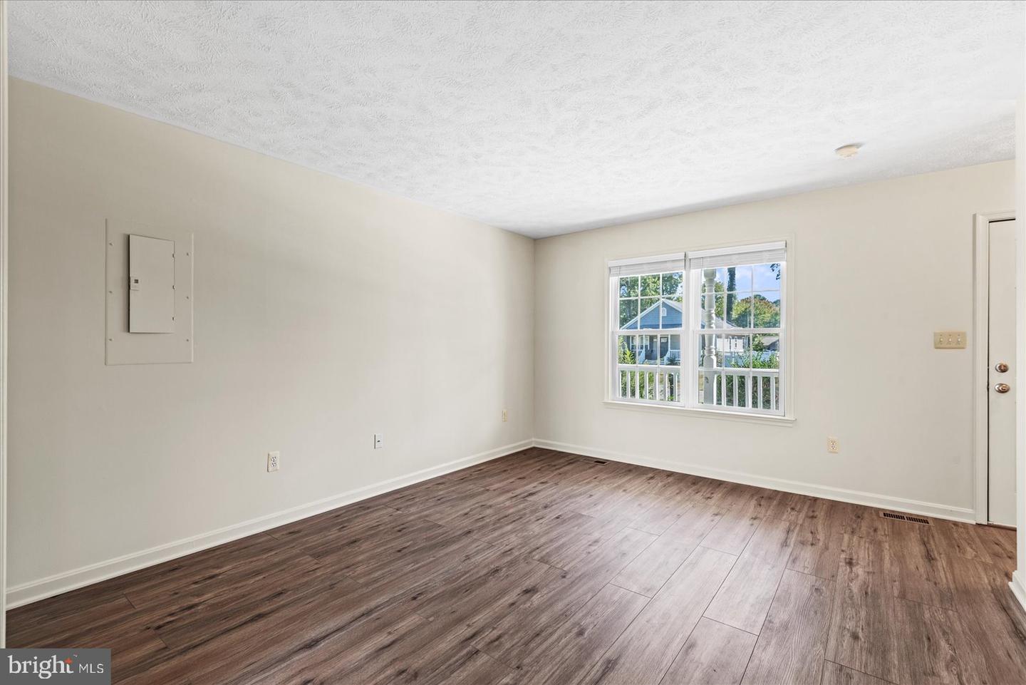 321 3rd St Property Photo 10