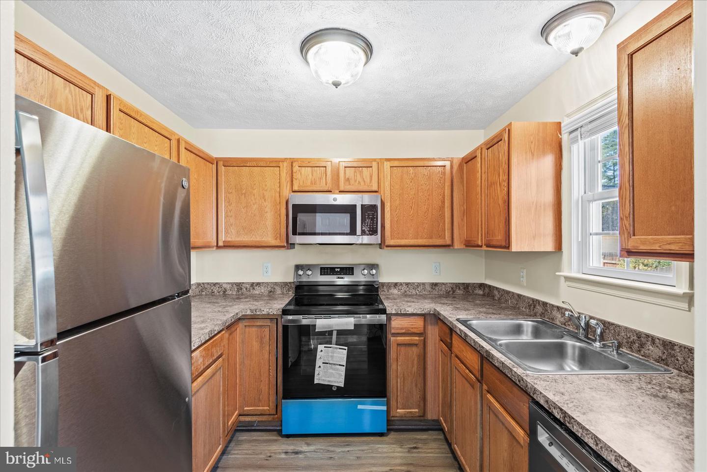 321 3rd St Property Photo 15