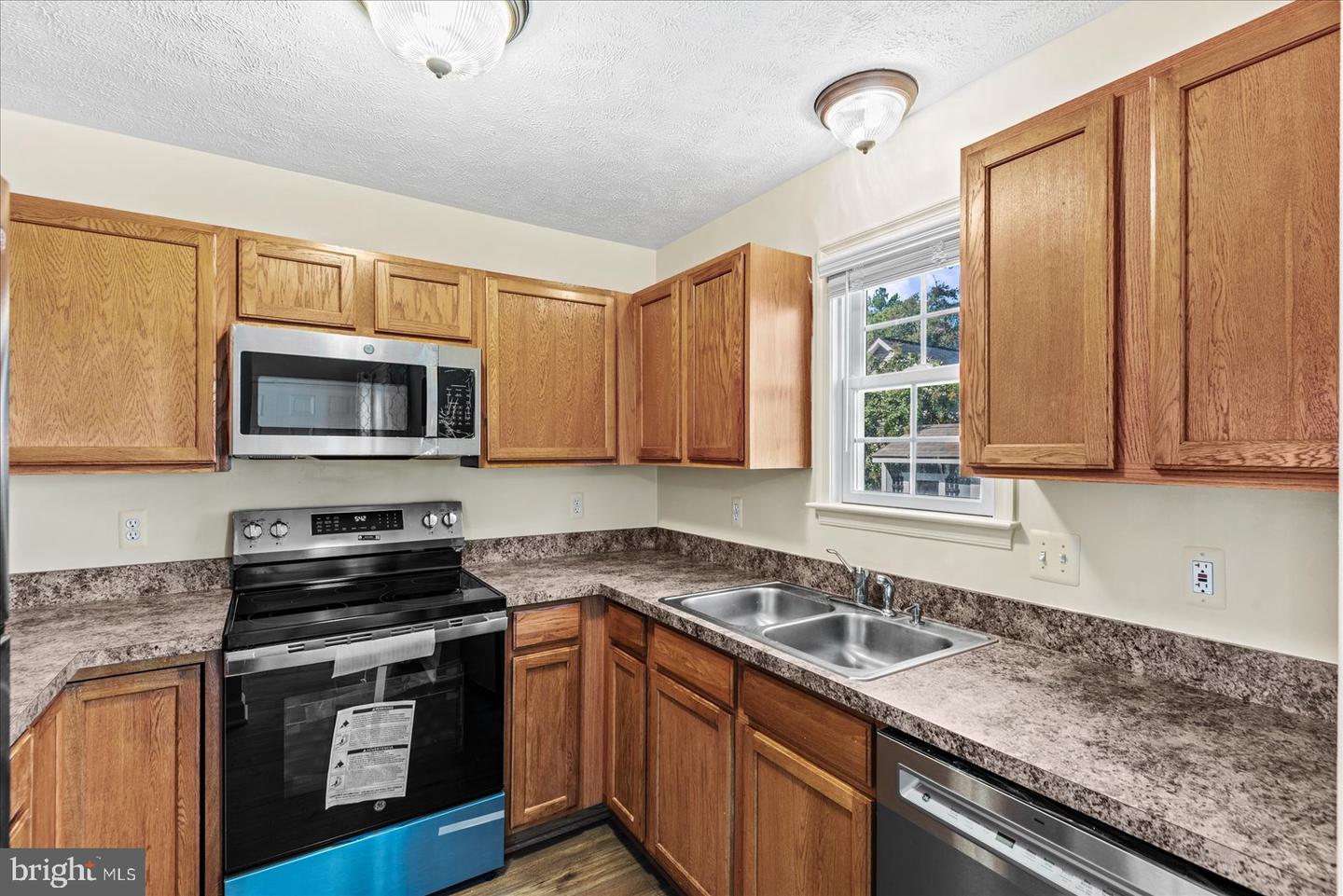 321 3rd St Property Photo 16