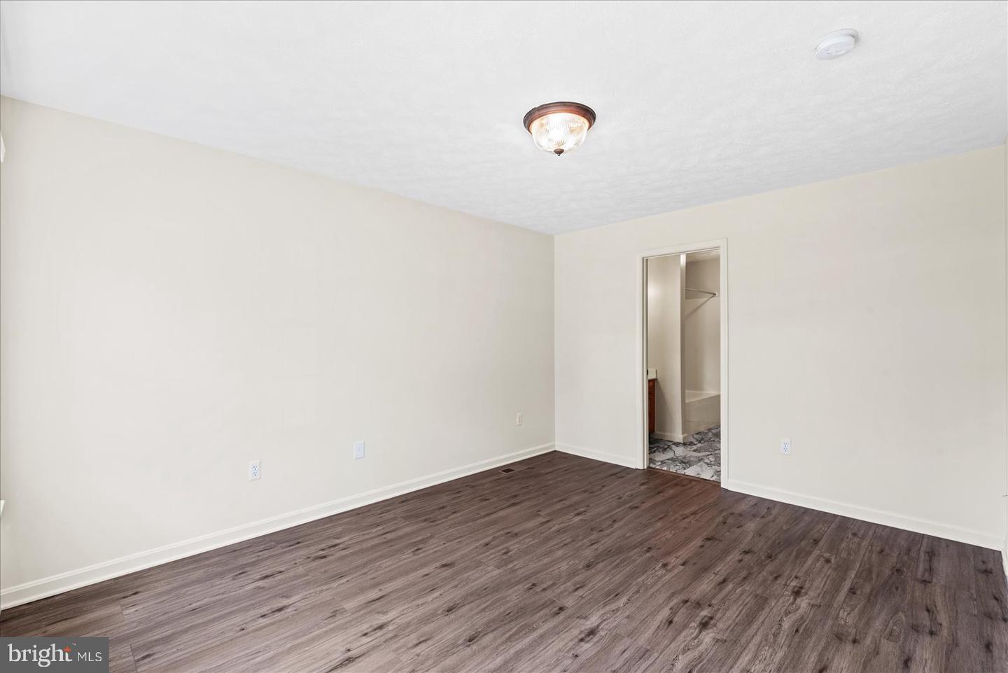 321 3rd St Property Photo 23