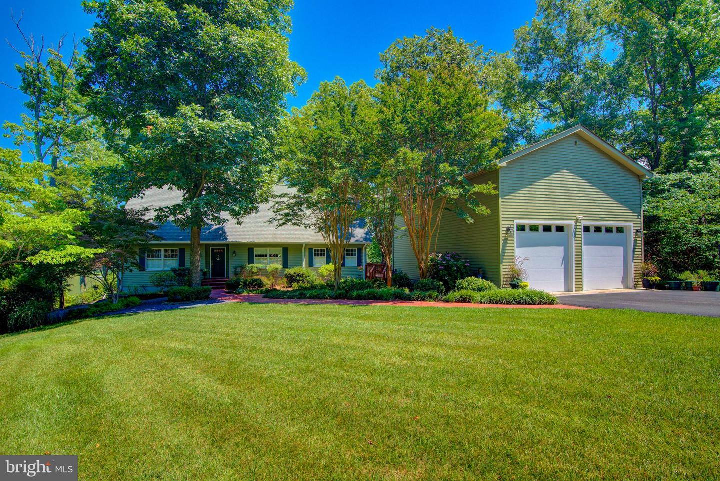 579 Bay Pointe Dr Property Photo 3