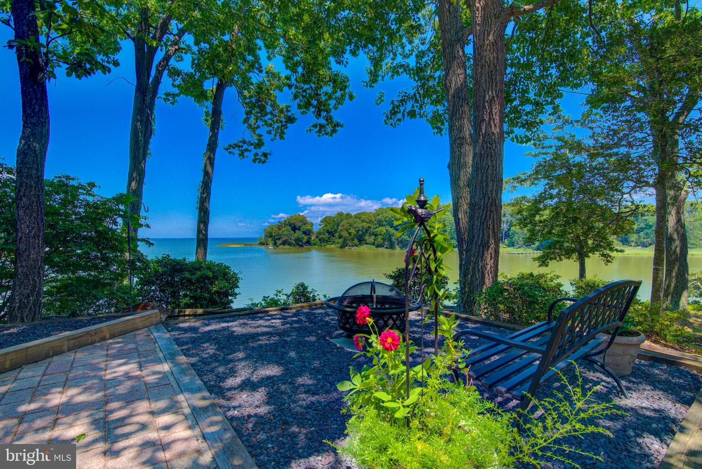 579 Bay Pointe Dr Property Photo 5