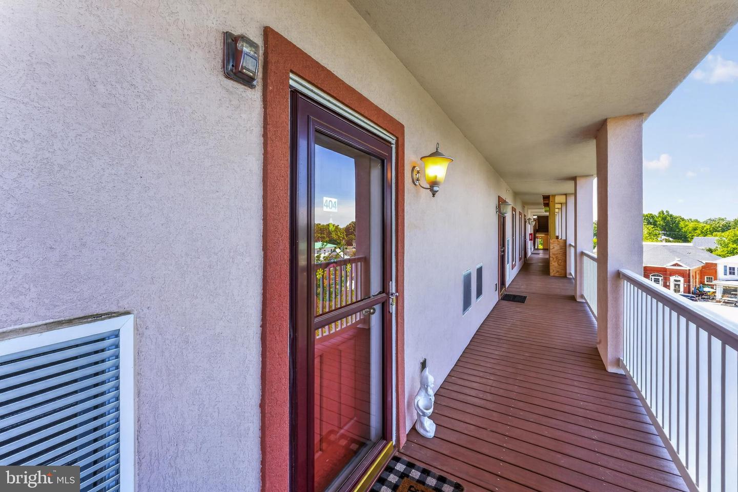 103 N Irving Ave #404 Property Photo 4