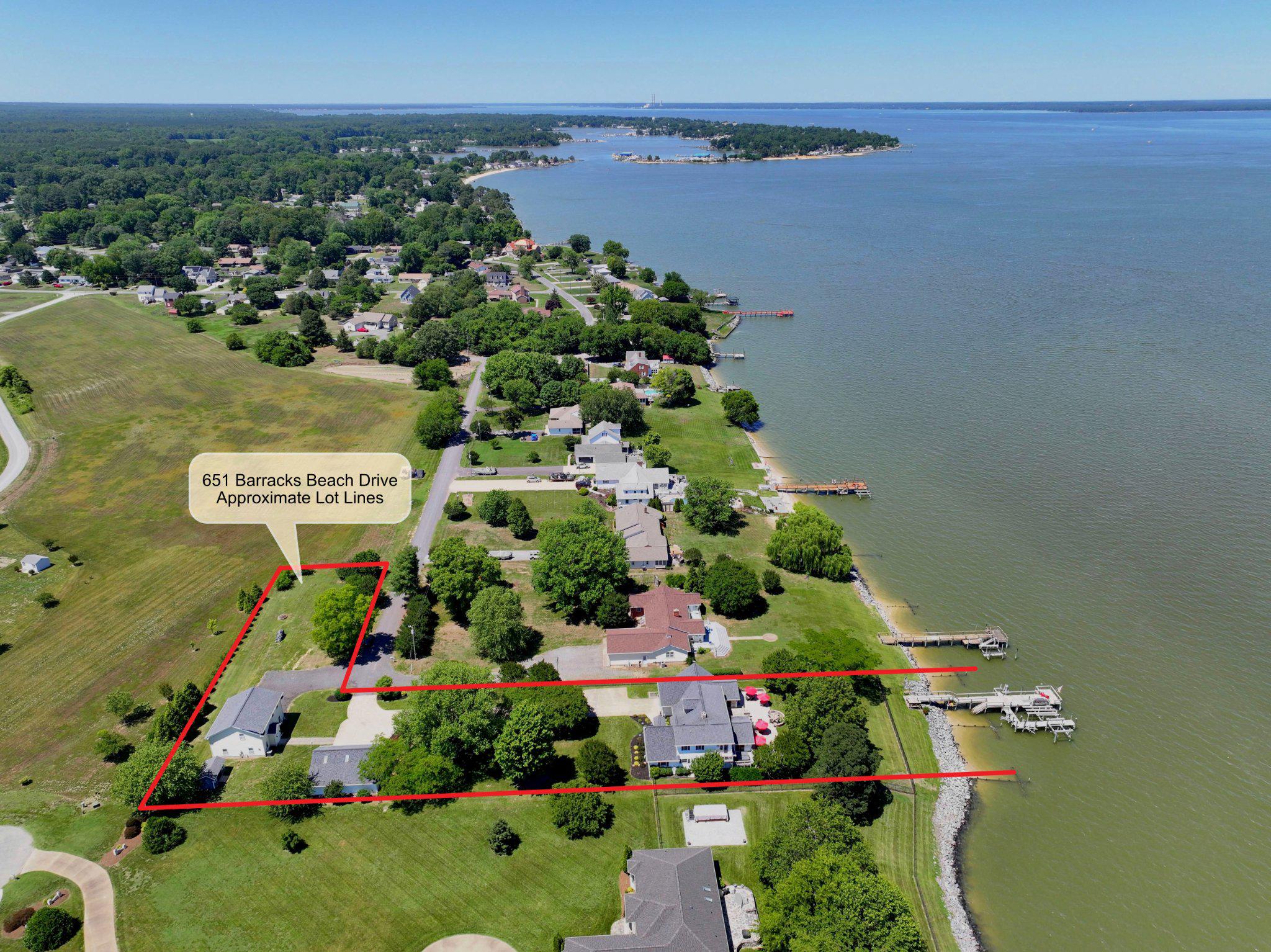 651 Barracks Beach Dr Property Photo 3