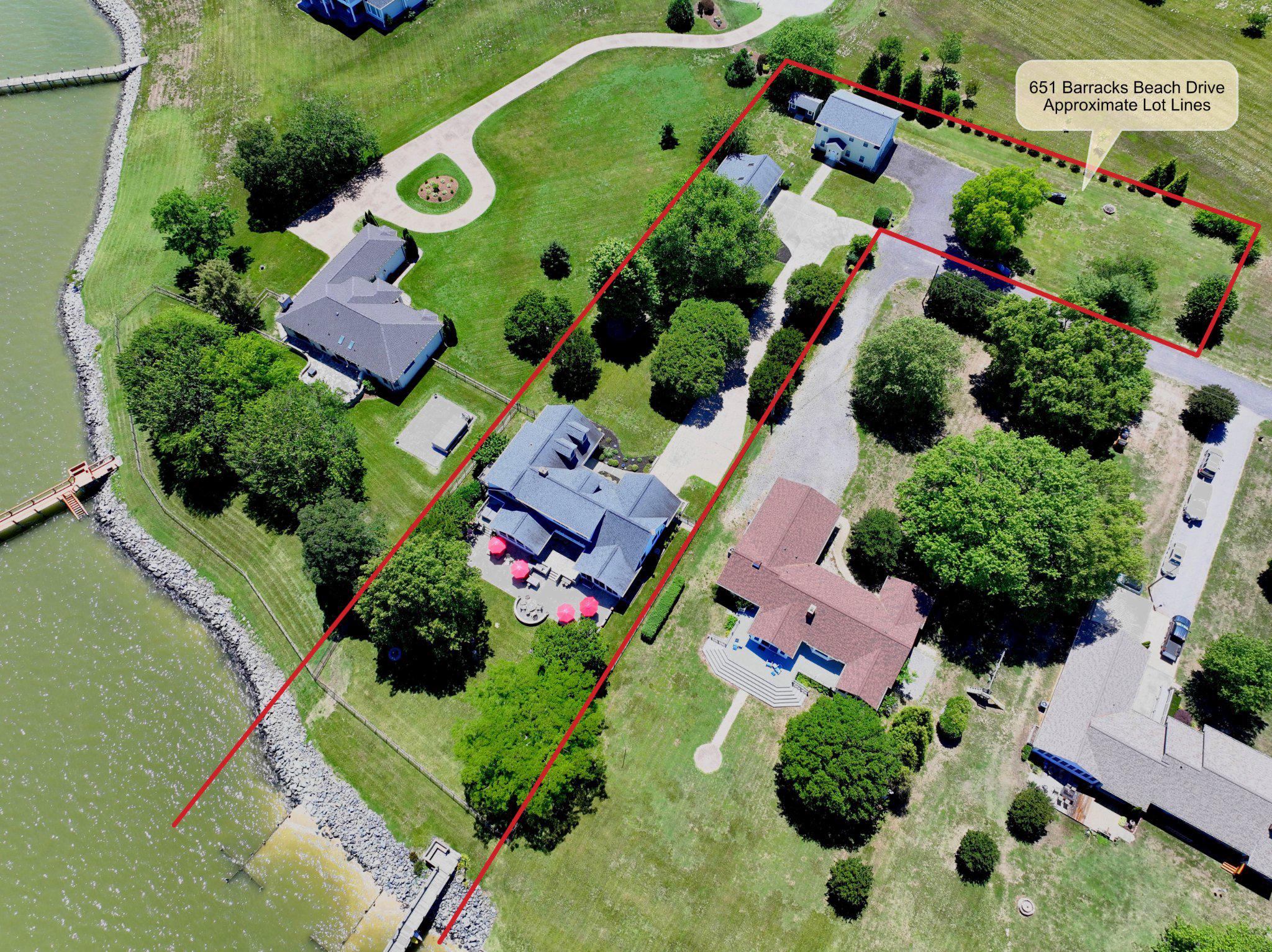 651 Barracks Beach Dr Property Photo 4