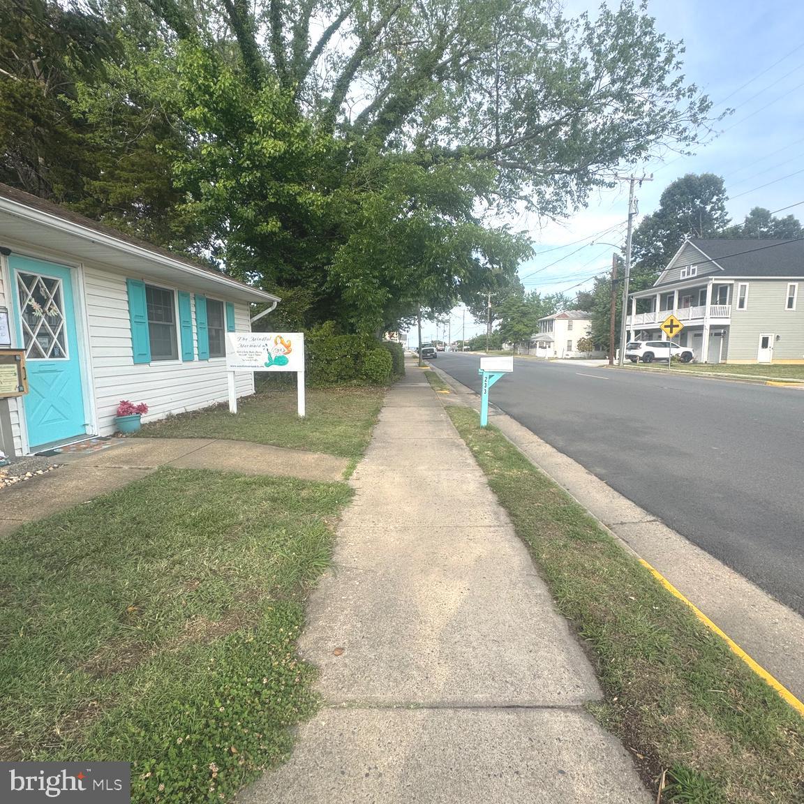 233 Colonial Ave Property Photo 2