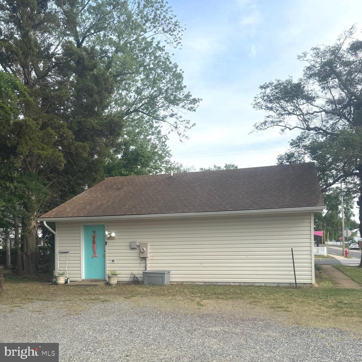 233 Colonial Ave Property Photo 12
