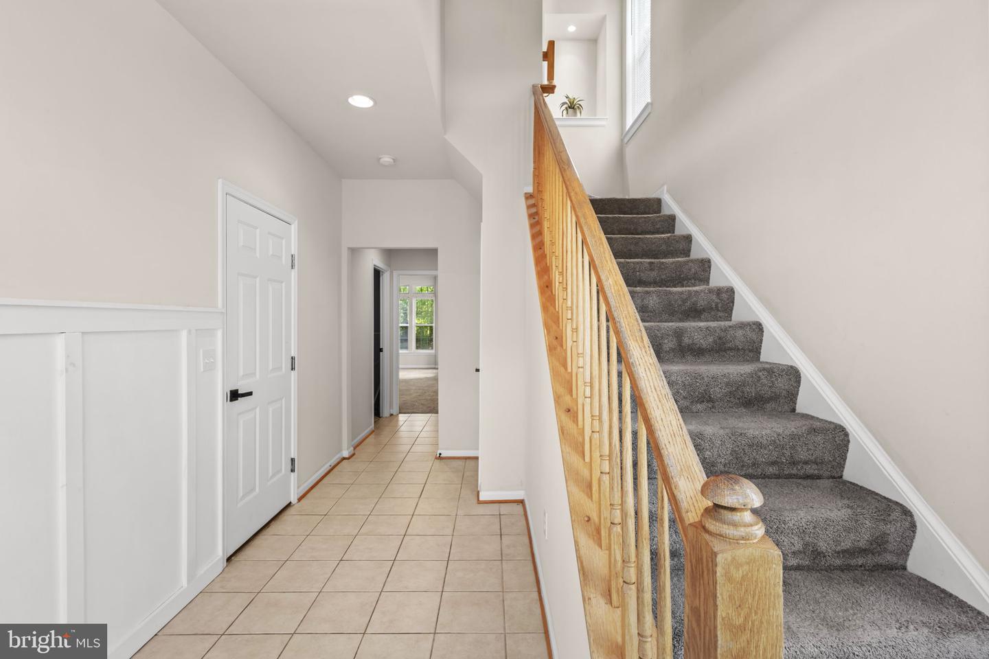 506 Monroe Point Dr Property Photo 2