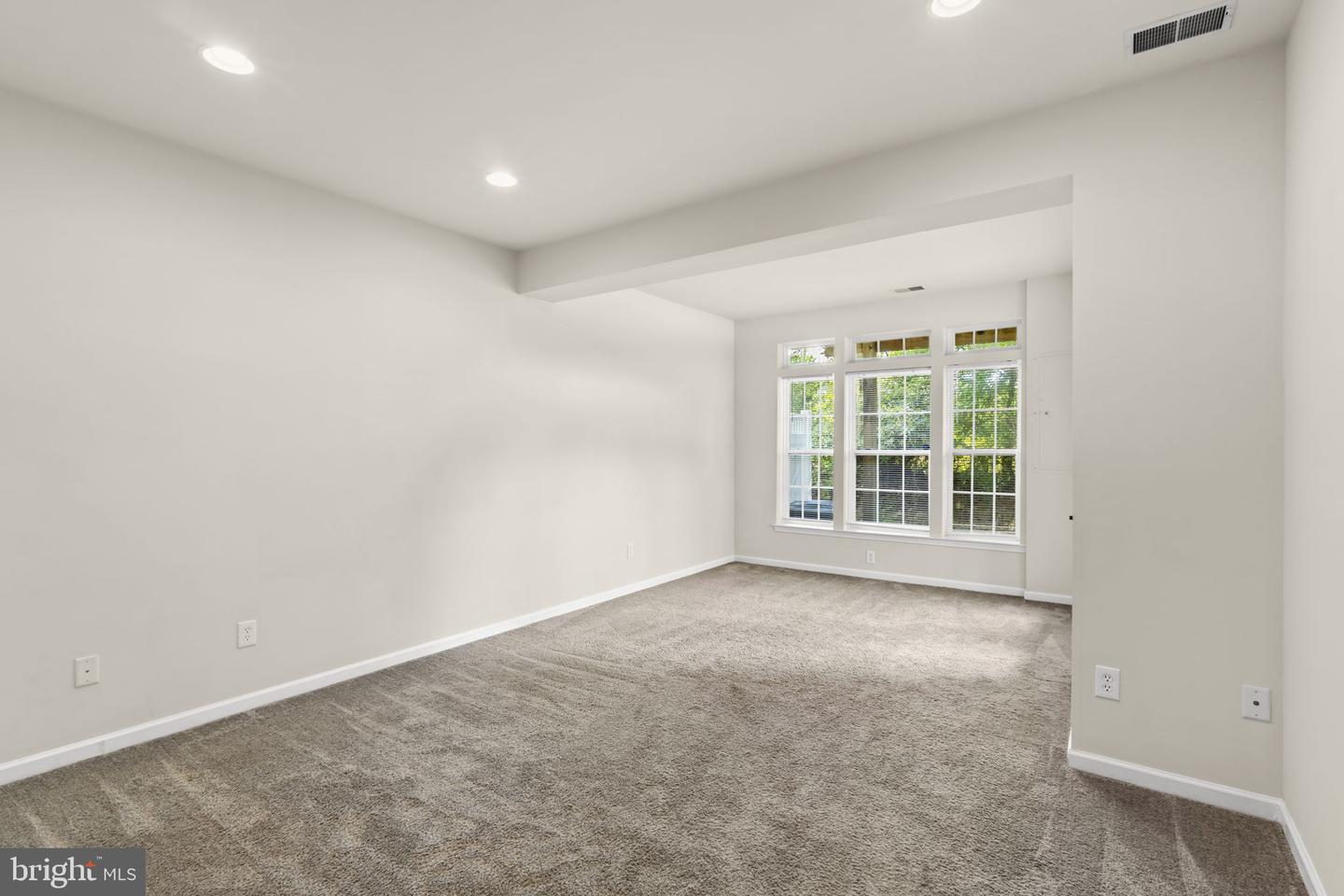 506 Monroe Point Dr Property Photo 22