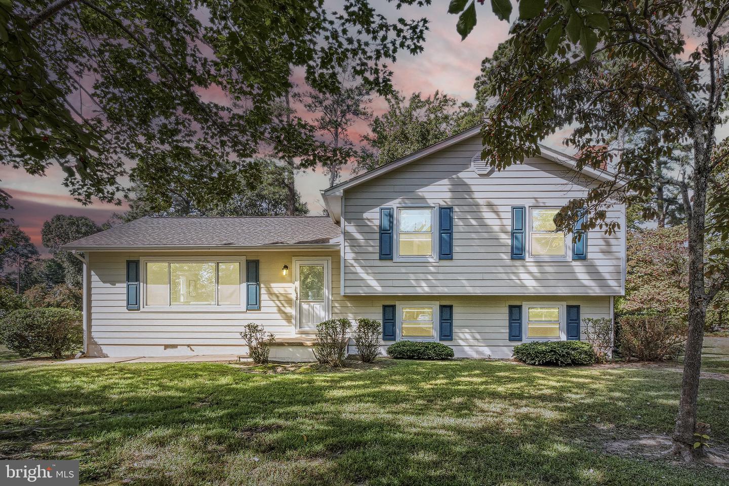 1247 S Glebe Rd Property Photo 1
