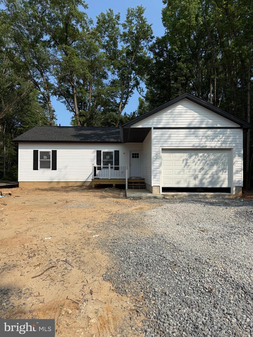 105 Circle Ln Property Photo 1