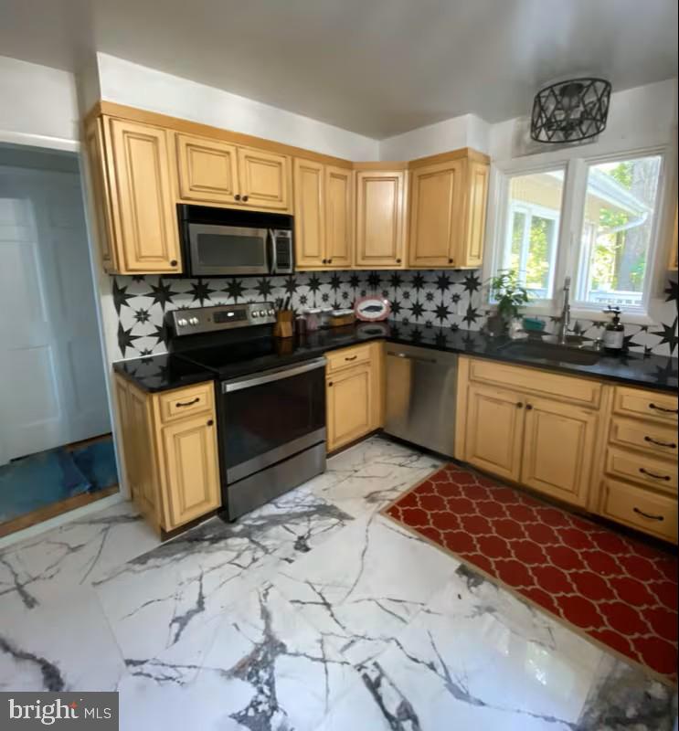 1387 N Independence Dr Property Photo 5