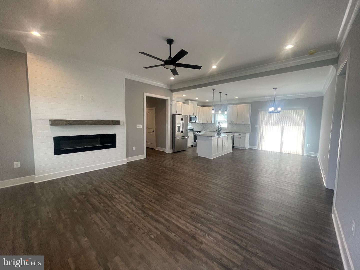 845 Royal Way Property Photo 6