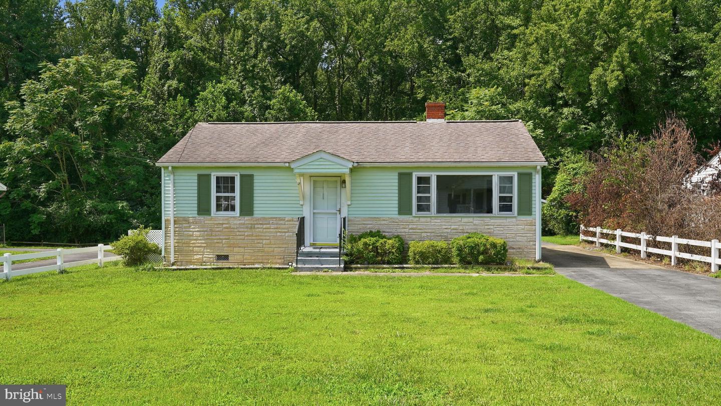 145 CARVER ST Property Photo 1
