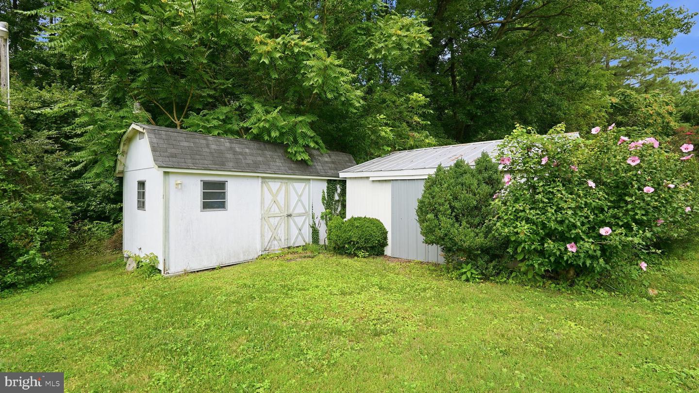 145 Carver St Property Photo 23