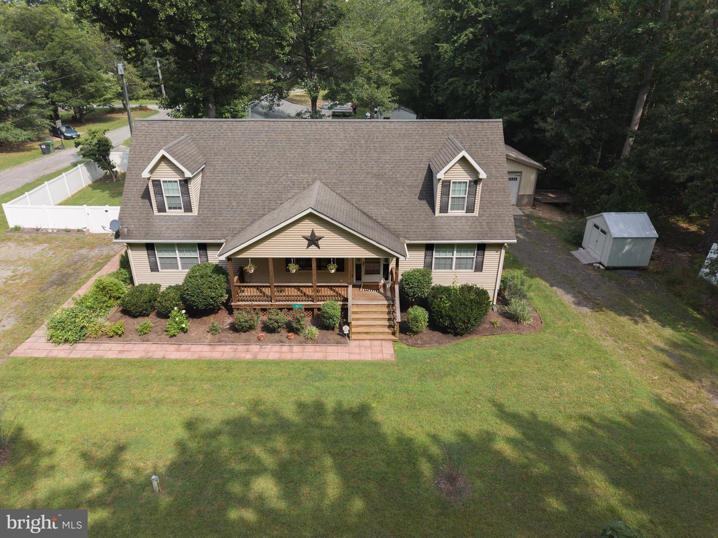 811 Long Point Rd Property Photo 2