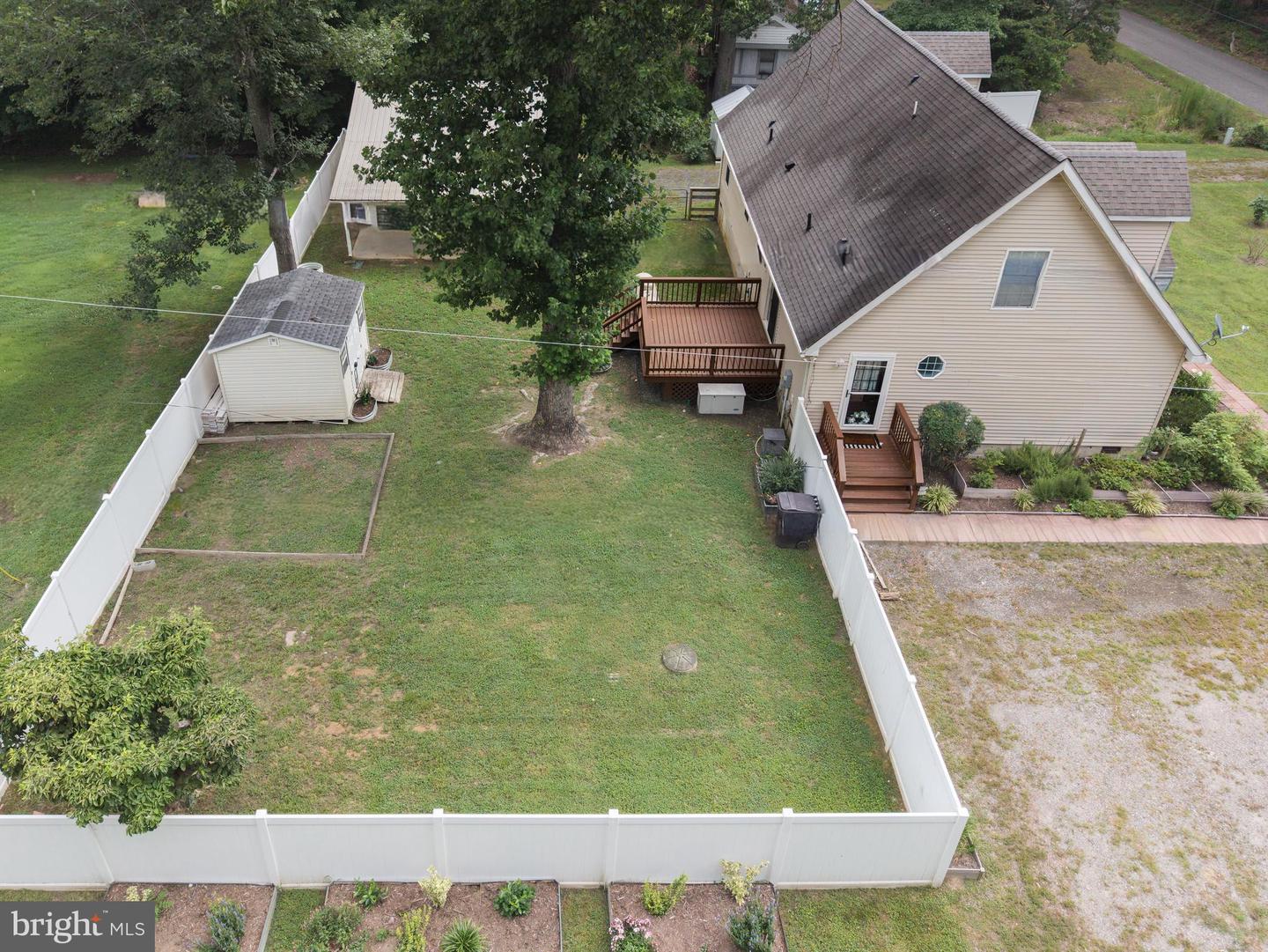 811 Long Point Rd Property Photo 4