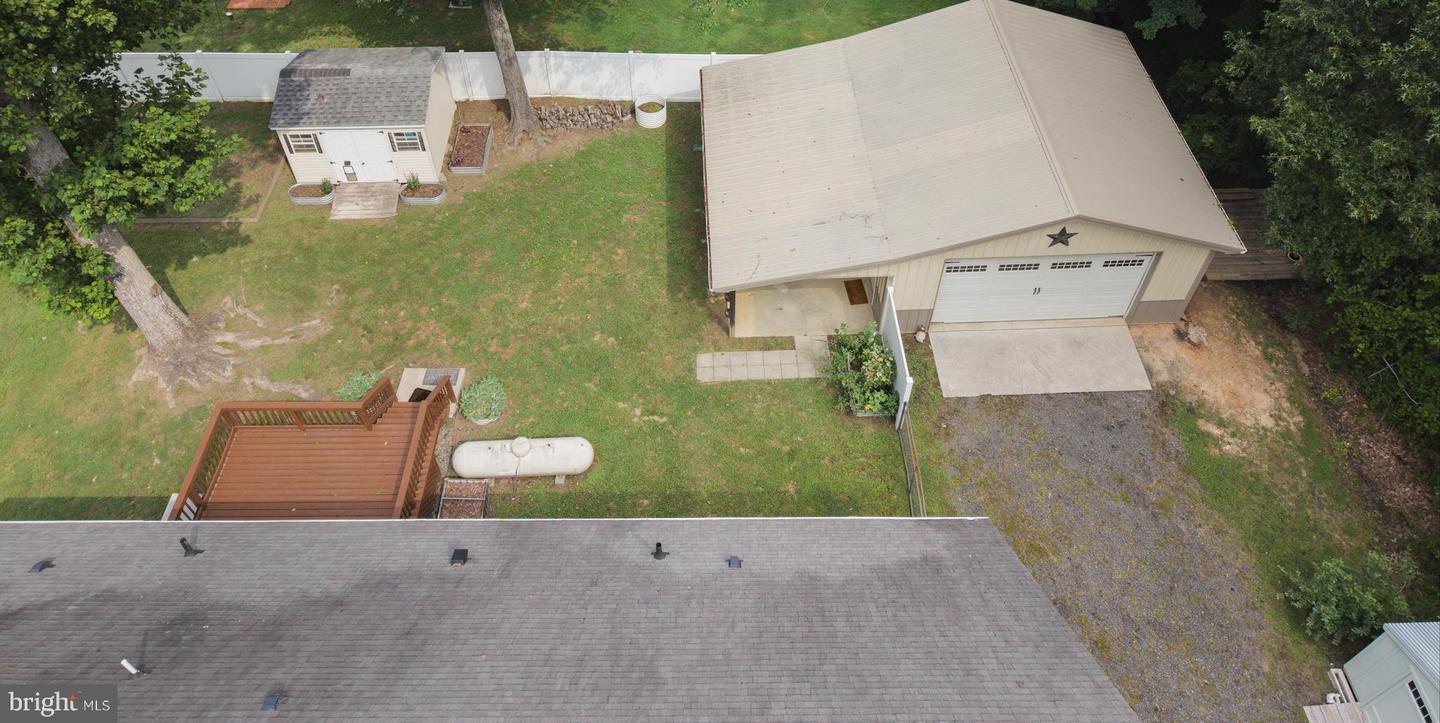 811 Long Point Rd Property Photo 7