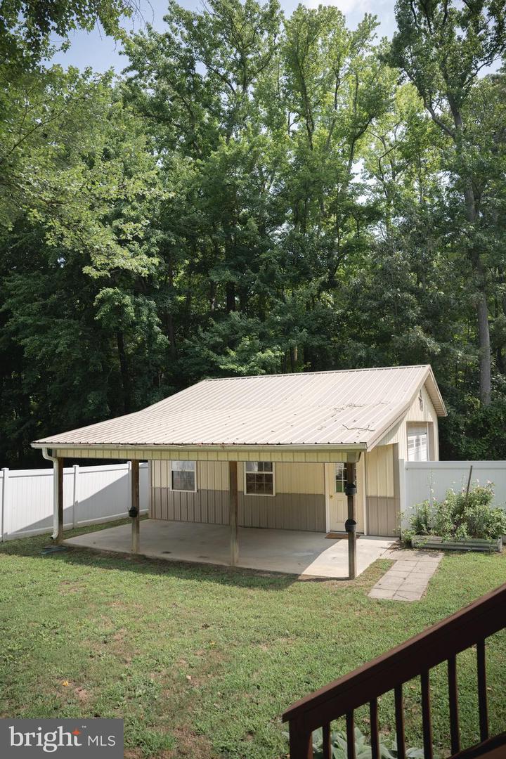 811 Long Point Rd Property Photo 9