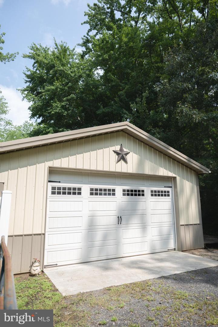 811 Long Point Rd Property Photo 10