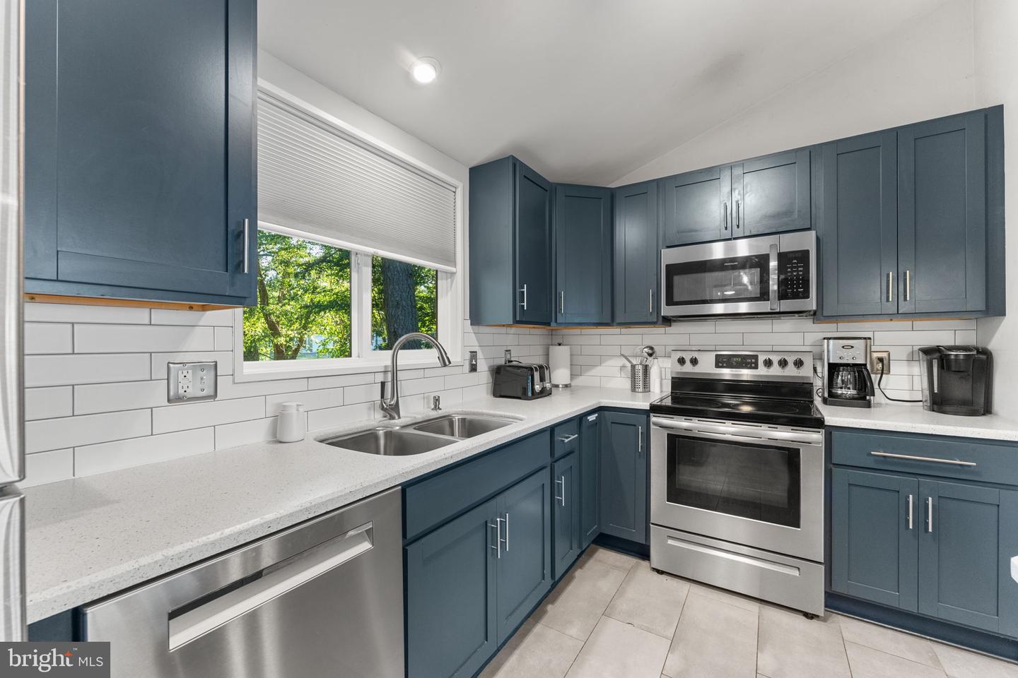 781 N Glebe Rd Property Photo 14