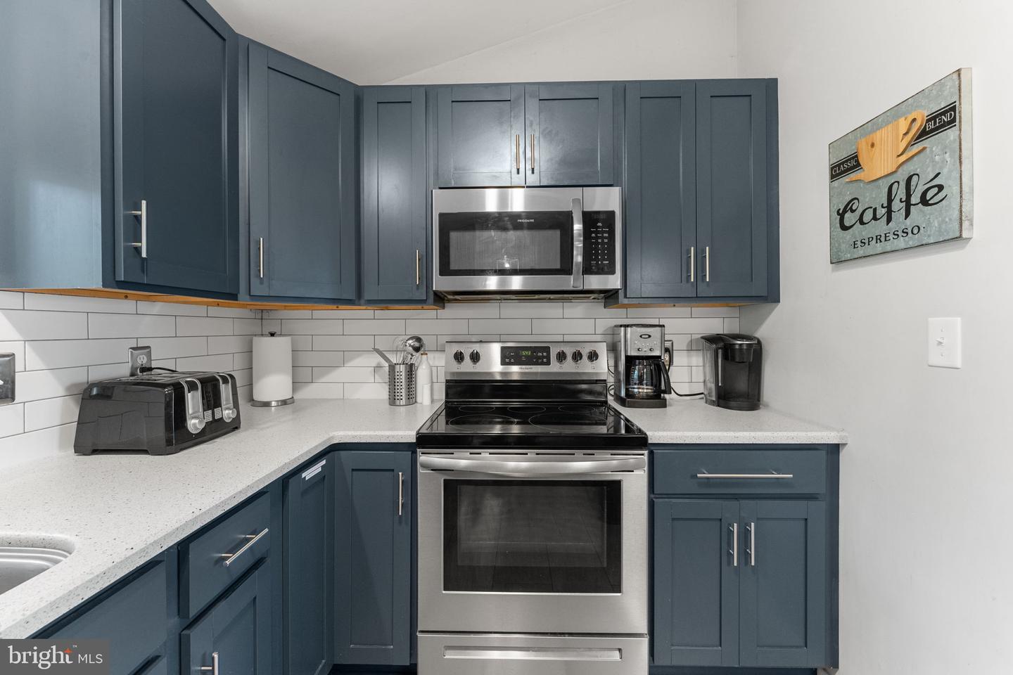 781 N Glebe Rd Property Photo 16