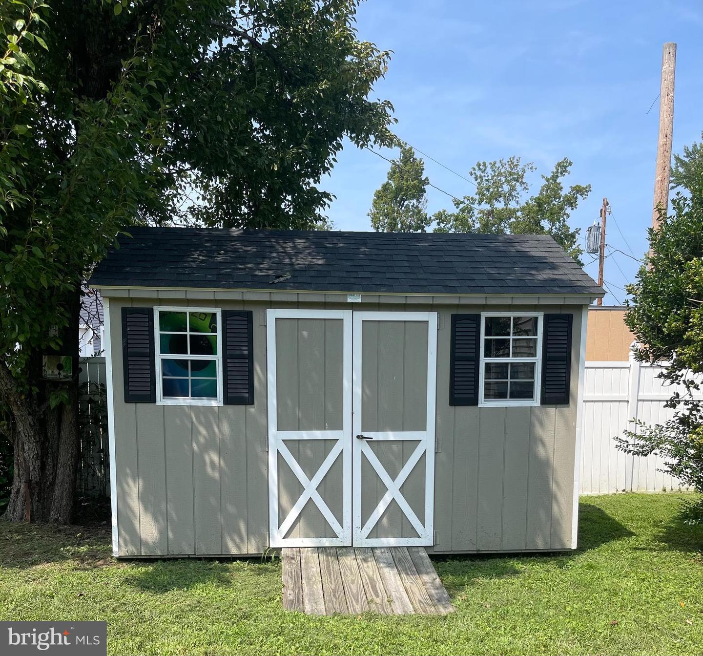 1519 Irving Ave Property Photo 10