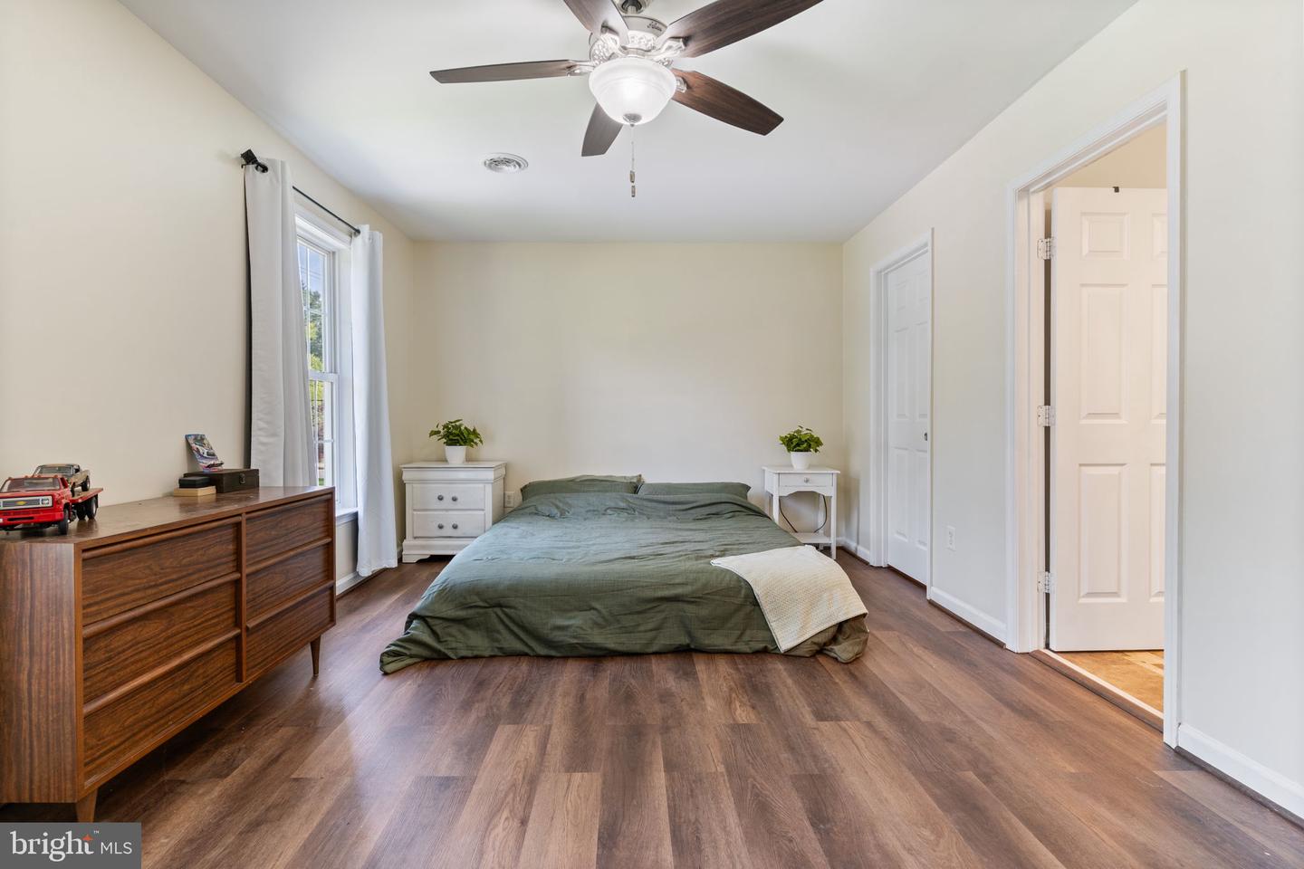 22 2nd Property Photo 18