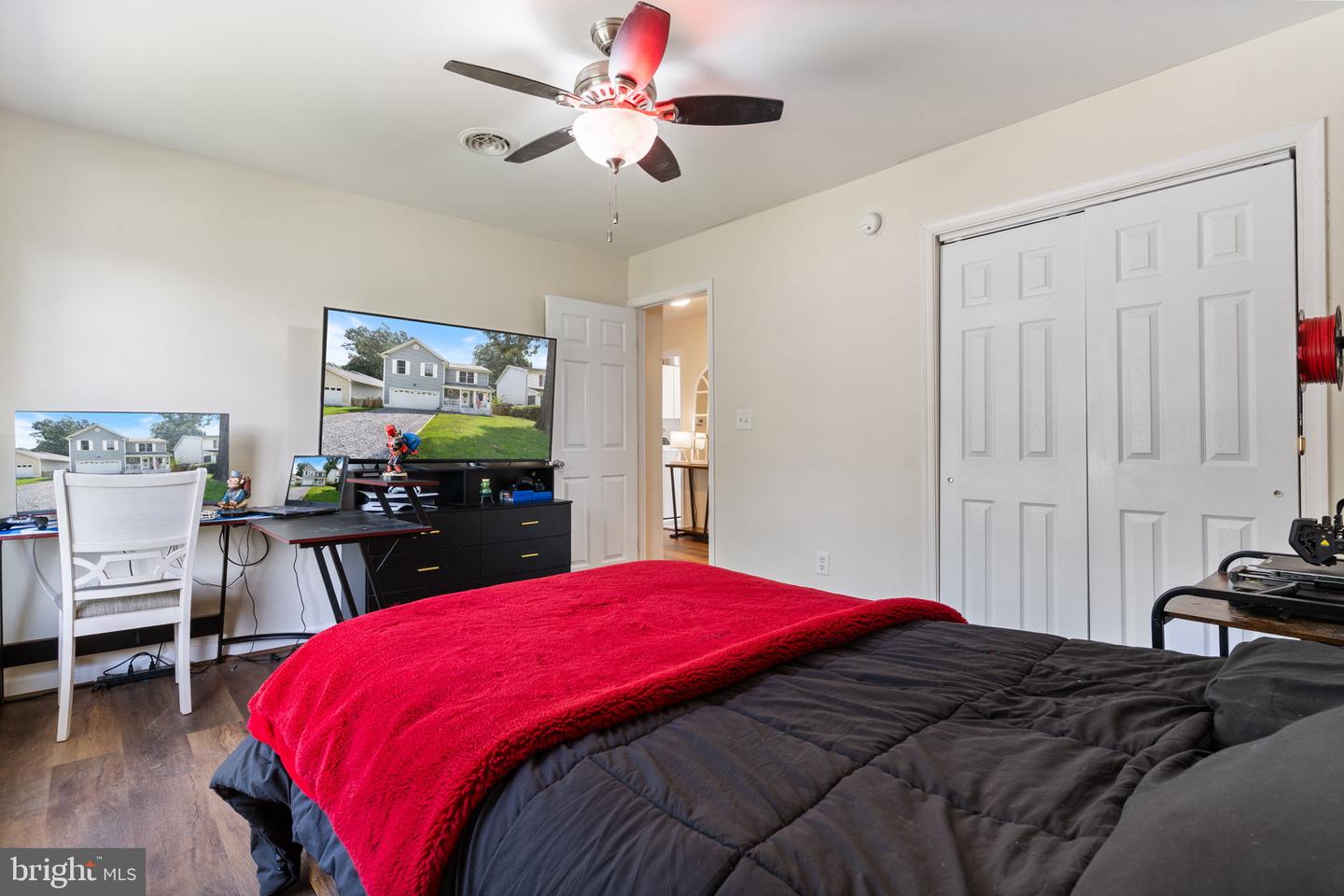 22 2nd Property Photo 25
