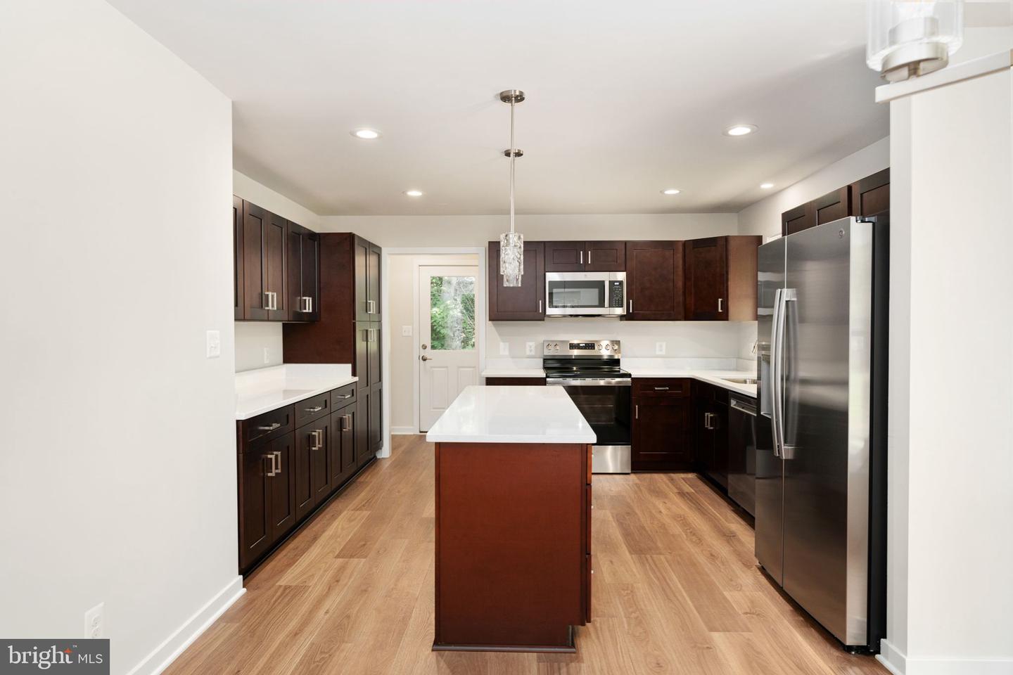 803 Albrough Blvd Property Photo 16