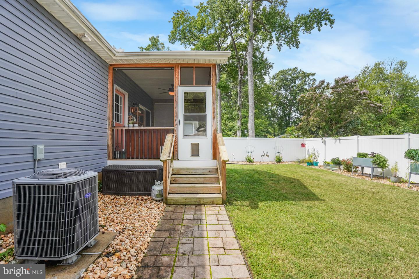 21 10th St Property Photo 41